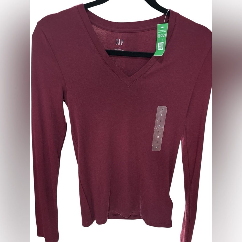 GAP Women's Deep Red V-Neck Long Sleeve Tee - Picture 3 of 3